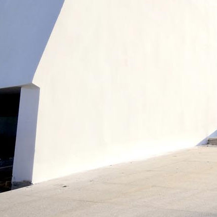 如何使用VI設(shè)計(jì)來(lái)傳達(dá)社交媒體平臺(tái)的創(chuàng)新和互聯(lián)性？